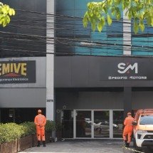 BH: prédio que pegou fogo na Raja é interditado por risco de colapso - Alexandre Guzanshe/EM/D.A.Press