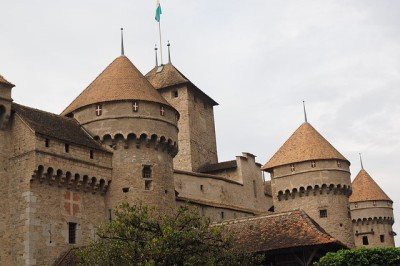 Os castelos estão entre as principais atrações da Europa.  Construídos desde o século 10 e preservados integralmente ou parcialmente, reformados ou originais, eles simbolizam uma época de poderio e ostentação. -  (crédito: Hans por pixabay)