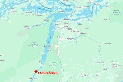 À beira do Rio Tapajós, no coração do Pará, situa-se Fordlândia, uma cidade fantasma fruto do sonho megalomaníaco de Henry Ford, o da marca de carros. Ao buscar transplantar o estilo de vida americano para a selva, a cidade foi criada em 1928 para ser a “Detroit da Amazônia”.
 -  (crédito: google maps)