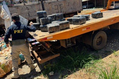 Mais de uma tonelada de maconha é apreendida pela Polícia Rodoviária Federal em Bom Despacho (MG) -  (crédito: Divulgação/PRF)