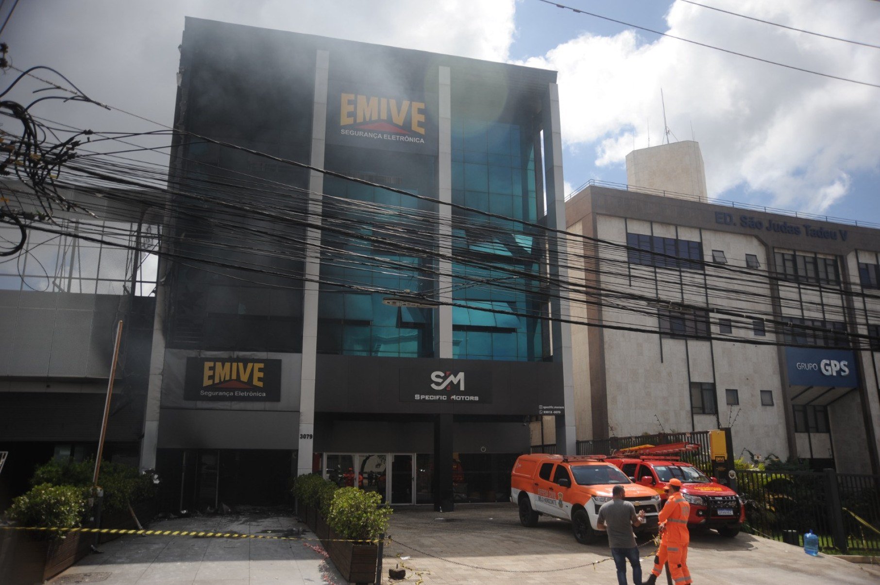 Incêndio atinge prédio da Emive na Raja Gabaglia, em BH-Alexandre Guzanshe/EM/D/A.Press