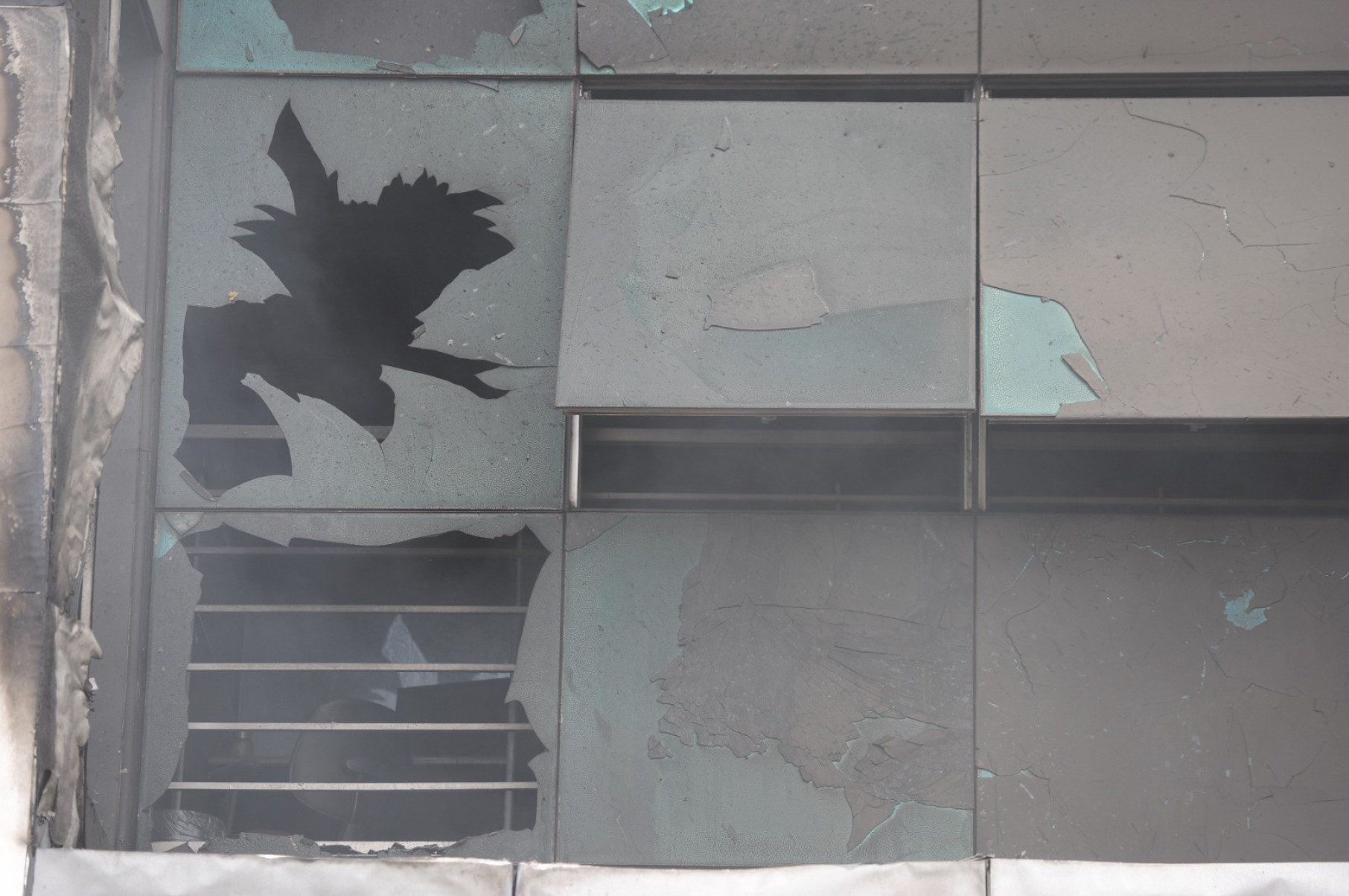 Incêndio atinge prédio da Emive na Raja Gabaglia, em BH-Alexandre Guzanshe/EM/D/A.Press