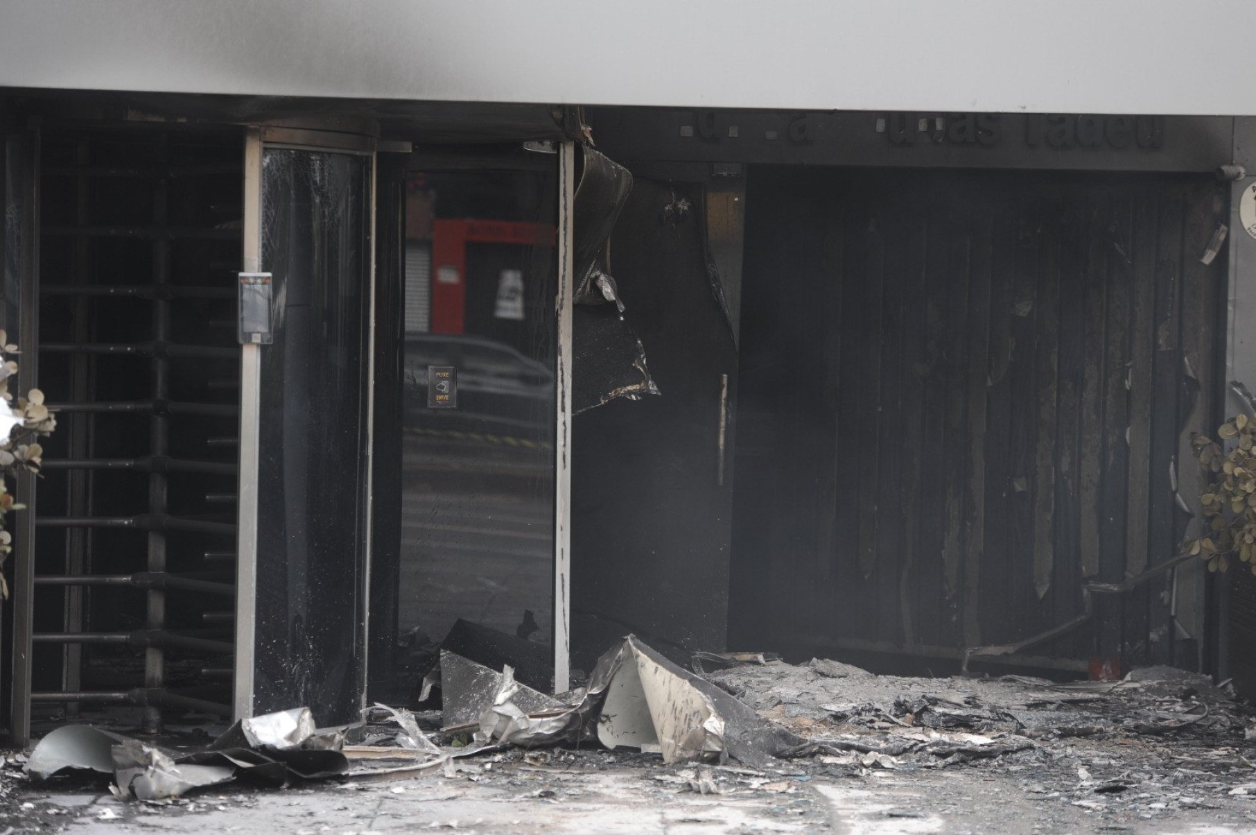 Incêndio atinge prédio da Emive na Raja Gabaglia, em BH-Alexandre Guzanshe/EM/D/A.Press