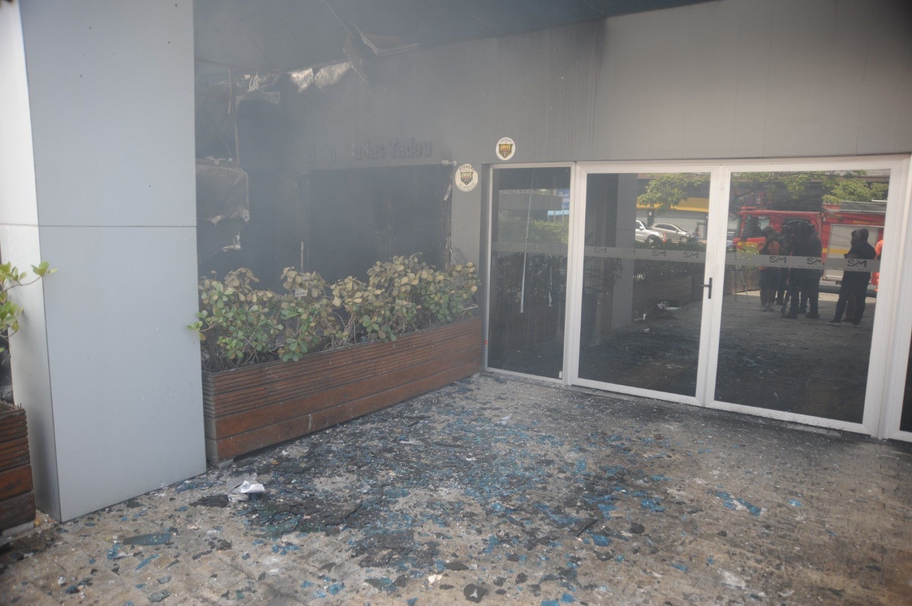 Incêndio atinge prédio da Emive na Raja Gabaglia, em BH-Alexandre Guzanshe/EM/D/A.Press