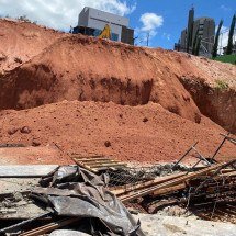 MG: queda de muro em obra deixa dois trabalhadores feridos - Corpo de bombeiros/Divulgação