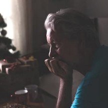 Solidão de idosos no fim de ano exige atenção e inclusão da família