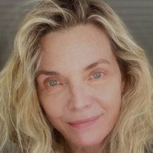 Aos 67 anos, Michelle Pfeiffer diz que mantém vigor com estilo alimentar ‘das cavernas’ - Reprodução instagram @michellepfeifferoficial