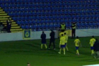 ‘Torcedor solitário’ recebe aplausos de jogadores após viagem de 1.700 km