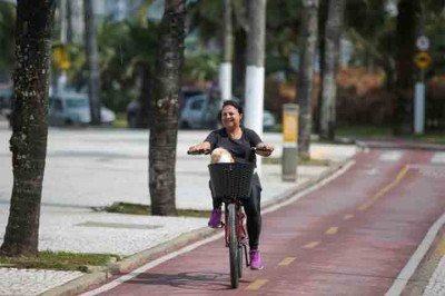 Conhecida como a 'Cidade das Bicicletas', Praia Grande é um dos municípios mais dinâmicos do litoral de São Paulo e atrai muitos turistas. Afinal, a cidade, que oferece crescimento econômico e infraestrutura de lazer, apresenta uma orla urbanizada de 22,5 km. -  (crédito:  Reprodução do Instagram @prefpraiagrande)