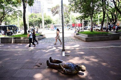 O conjunto de esculturas da Savassi tem sido alvo frequente de depredações -  (crédito: Leandro Couri/EM/D.A Press)