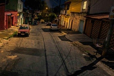 O homem foi morto em um passeio da Rua Candeia, em Contagem, enquanto participava de um churrasco -  (crédito: Reprodução/Google StreetView)