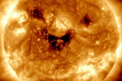 Alerta ligado! Previsões de especialistas dão conta de que um grande número de tempestades solares extremas pode acontecer até o fim de 2025. E isso pode causar um apagão em escala mundial. -  (crédito: divulgação)