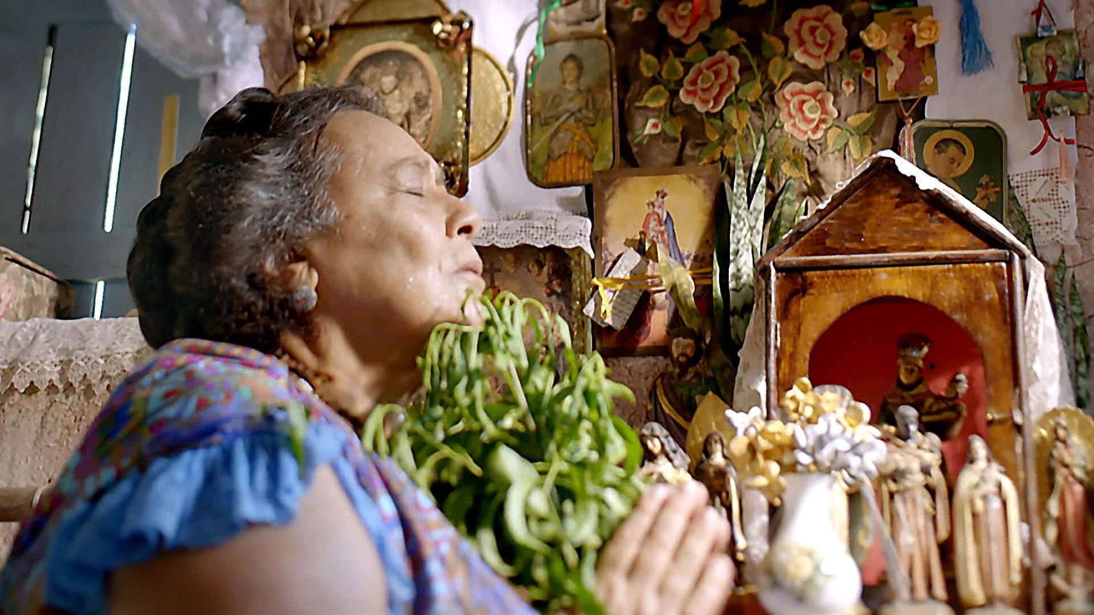 Na televis&atilde;o, Teuda participou da novela da TV Globo "Meu pedacinho de ch&atilde;o" (2014), de Luiz Fernando Carvalho, interpretando a personagem M&atilde;e Benta. Al&eacute;m disso, fez parte da s&eacute;rie "A vila", com o humorista Paulo Gustavo (1978-2021).