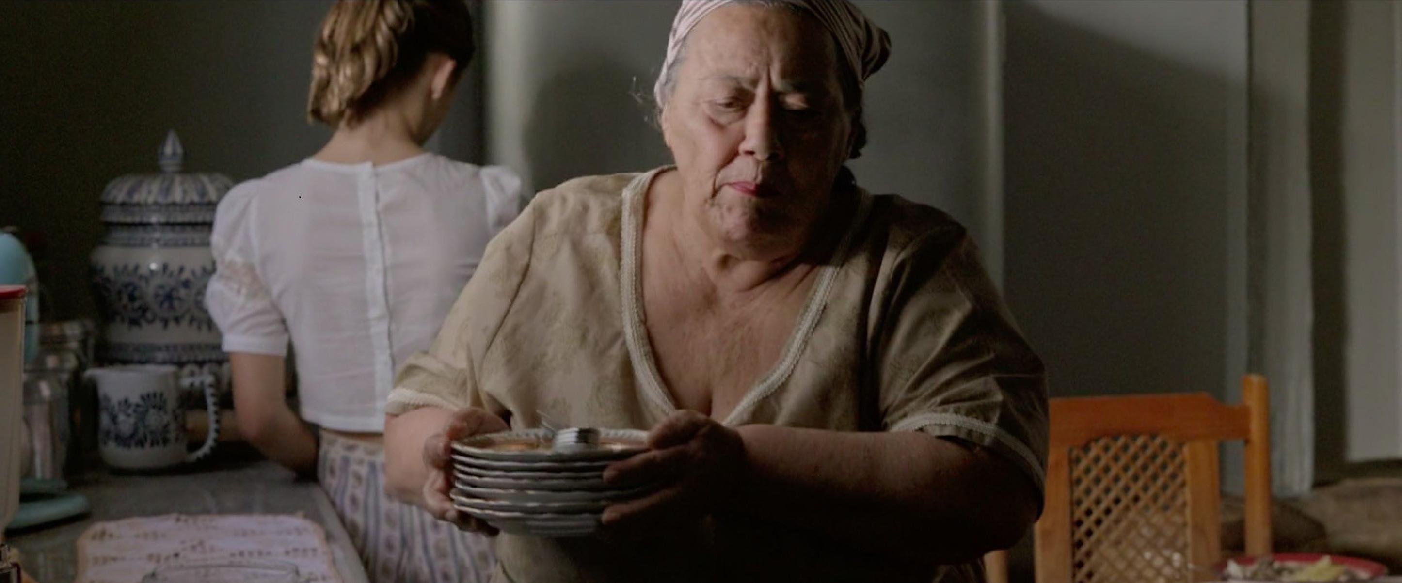 Teuda Bara ainda participou dos filmes "As duas Irenes" (foto), de F&aacute;bio Meira, que representou o Brasil no Festival de Berlim em 2017, al&eacute;m de "La playa D.C", de Juan Andr&eacute;s Arango, "&Oacute;rf&atilde;s da rainha", de Elza Cataldo, e "&Acirc;ngela", da cineasta mineira Mar&iacute;lia Nogueira.