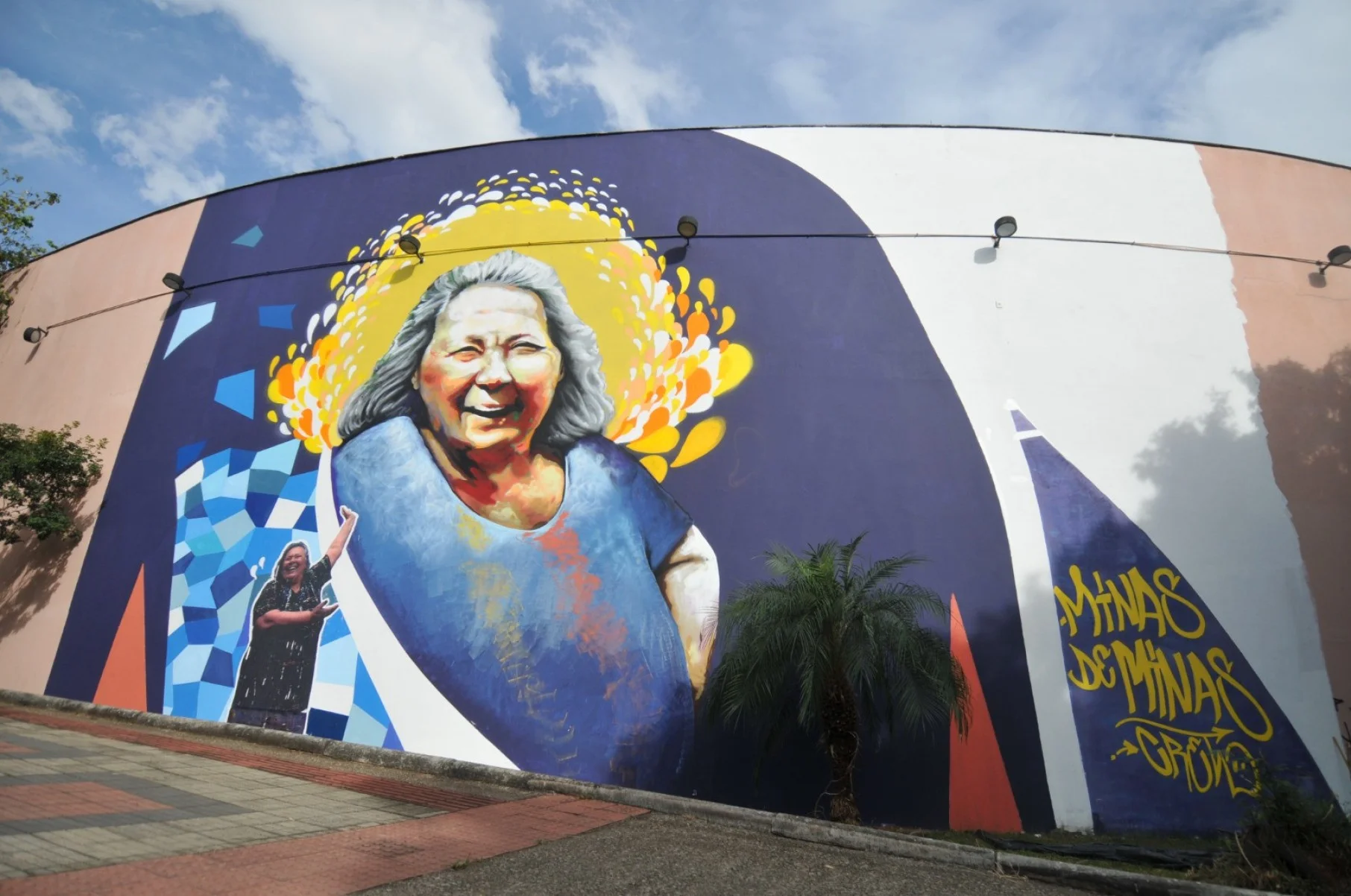 A atriz foi homenageada com dois pain&eacute;is em Belo Horizonte. A primeira vez, em 2017, veio em comemora&ccedil;&atilde;o aos 120 anos da capital mineira. O desenho foi apagado e refeito em 2021 pelo coletivo Minas de Minas.