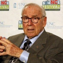 Morte de Jim Lovell reacendeu memória das missões Apollo para a Lua - RadioFan wikimedia commons 