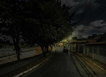 Os adolescentes suspeitos de tráfico, disparos contra a polícia e intimidação acabaram se acidentando na fuga pela Rua  Dr. Emílio Vasconcelos Costa -  (crédito: Reprodução Google StreetView)