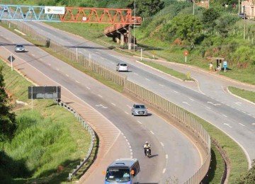 Na MG-050, curvas fechadas após trechos de retas são um dos elementos que exigem atenção  -  (crédito: Edésio Ferreira/EM/D.A Press)