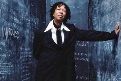 O consagrado compositor e cantor Djavan presenteou o público com o lançamento de “Improviso”, seu novo álbum de inéditas, apresentado no dia 11 de novembro de 2025. 
 -  (crédito:  - Divulgação)