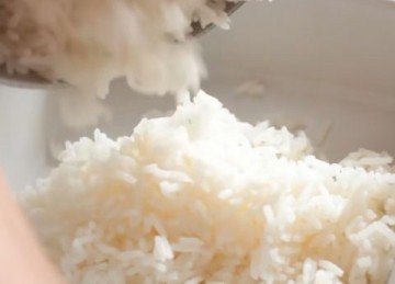 Cada tipo de arroz apresenta um perfil nutricional Ãºnico, oferecendo carboidratos essenciais e, em alguns casos, fibras, vitaminas e minerais. -  (crédito: Youtube/Gastronomismo)