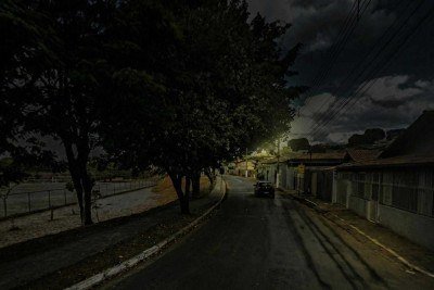 Os adolescentes suspeitos de tráfico, disparos contra a polícia e intimidação acabaram se acidentando na fuga pela Rua  Dr. Emílio Vasconcelos Costa -  (crédito: Reprodução Google StreetView)