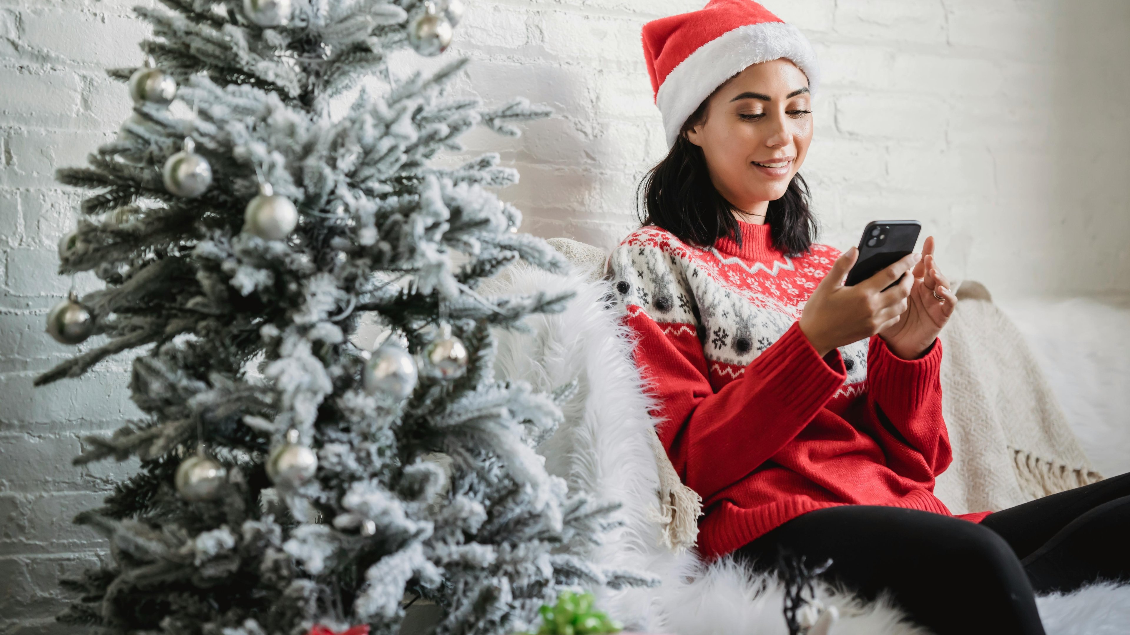 Aplicativos gratuitos no celular permitem criar cart&otilde;es de Natal personalizados e animados para enviar a amigos e familiares -  (crédito: Pexels)