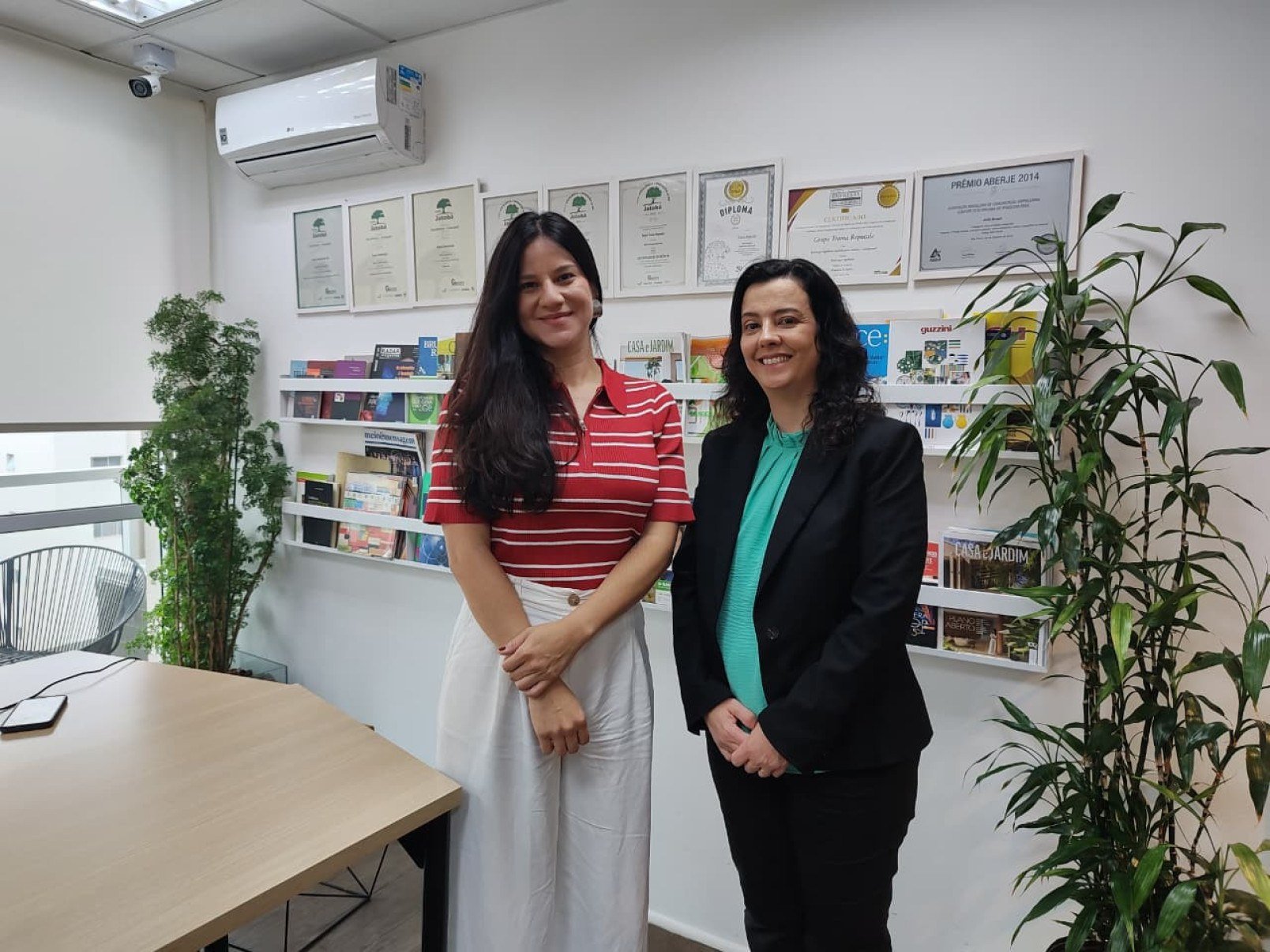 AnaMid anuncia duas novas vice-presidentes - DINO