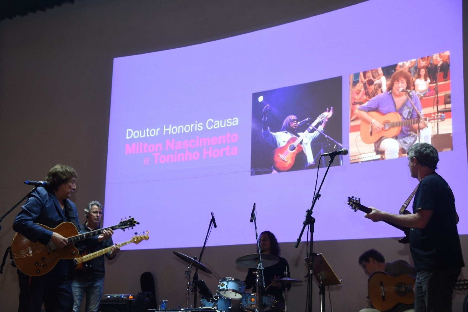 Ao fim da diplomação, Toninho Horta se juntou a Wilson Lopes e a outros professores da universidade para interpretar obras do Clube da Esquina-Gladyston Rodrigues/EM/D.A.Press