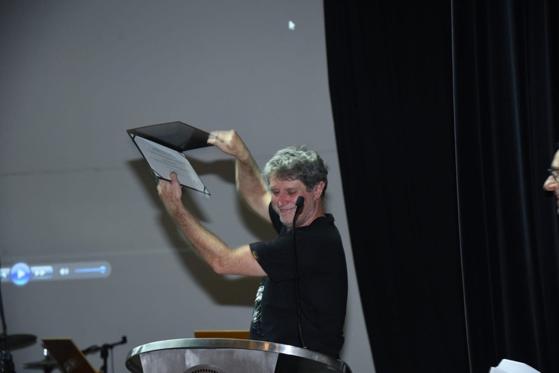 O violonista Wilson Lopes representou Milton Nascimento na cerimônia-Gladyston Rodrigues/EM/D.A.Press