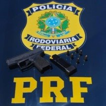 PRF prende homem armado enquanto caminhava pela BR-381, em Sabará - Polícia Rodoviária Federal (PRF)/ Divulgação
