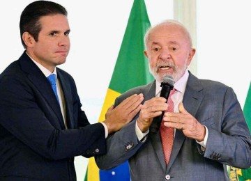Lula busca reaproximação com o presidente da Câmara, após período de atritos -  (crédito: Evaristo Sá/AFP – 3/2/25)