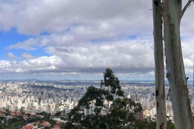 Tempo firme, com calor e ar seco no Natal da capital contrastam com tempestades no triângulo e Oeste de Minas Gerais -  (crédito: Edésio Ferreira/EM/D.A.Press)