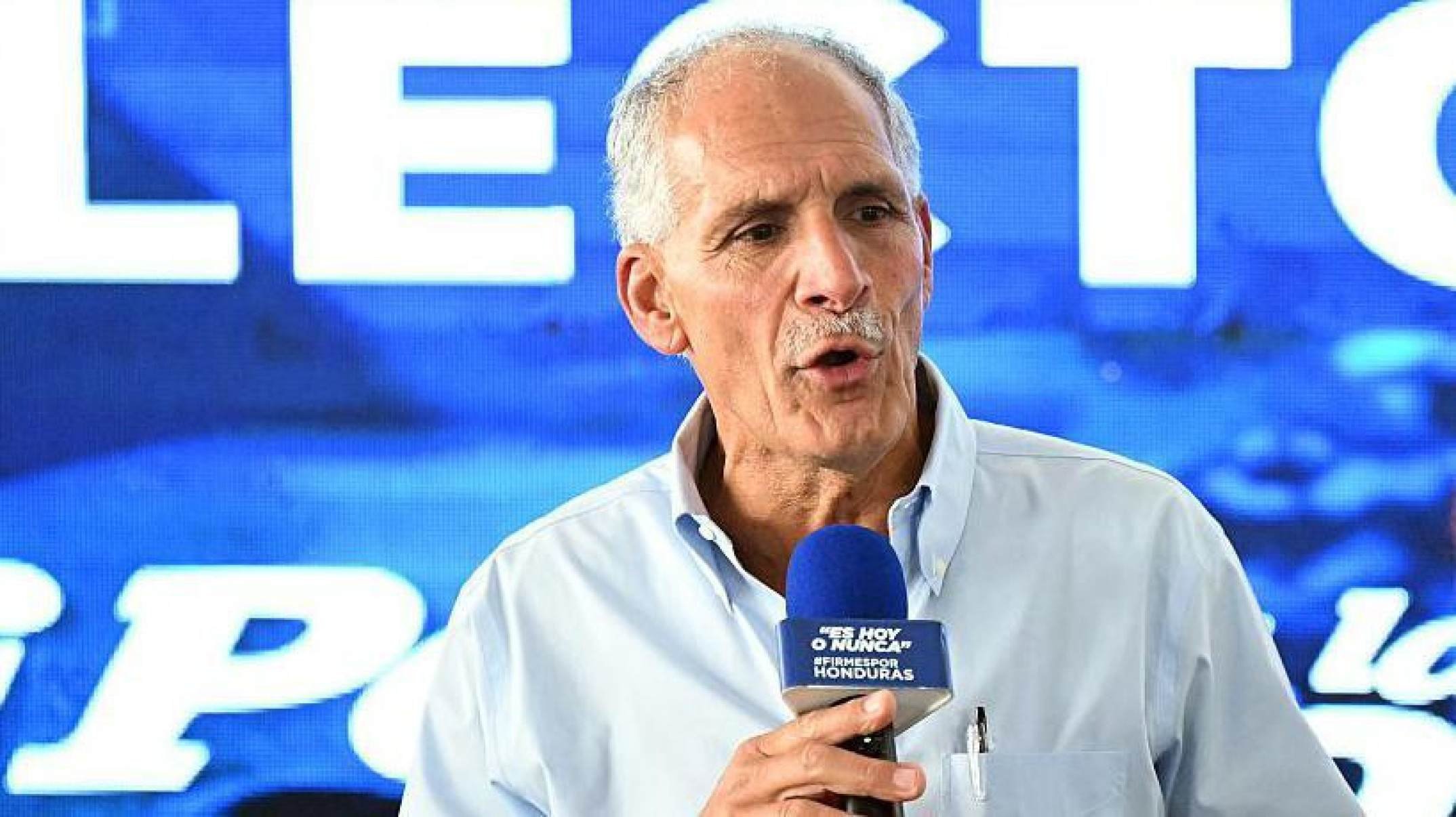 Salvador Nasralla, que ficou em segundo lugar segundo o Conselho Nacional Eleitoral, acusa o pleito de ter sido 'fraudado' -  (crédito: Getty Images)