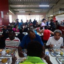 Crianças e adultos se emocionam com almoço de Natal no restaurante popular - Leandro Couri/EM/D.A.Press