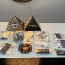 Homens são presos por tráfico após tentativa de fuga pulando muros  - PMMG