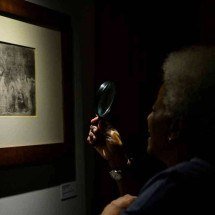 O mestre holandês e os bonecos mineiros em BH - Rodrigo Gavini/divulgação