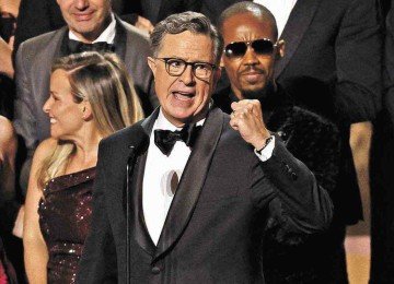Stephen Colbert venceu o Emmy neste ano, pouco depois de a emissora anunciar o cancelamento de seu programa a partir de maio de 2026
 -  (crédito: VALERIE MACON / AFP)