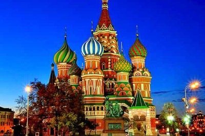 A arquitetura religiosa da Rússia carrega uma estética marcante, repleta de significados históricos, simbólicos e culturais. Basta um breve passeio nas cidades do país para notar o impacto visual das catedrais - testemunhas silenciosas de batalhas, revoluções e fé. -  (crédito:  Sergey Korovkin /Wikimédia Commons)