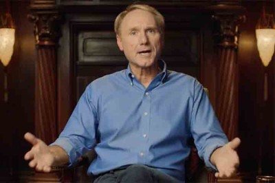 Autor do sucesso mundial 'O Código Da Vinci', o famoso escritor Dan Brown publicou seu mais recente romance de mistério, intitulado 'O Segredo Final', que conta com mais de 800 páginas. -  (crédito: Reprodução do Instagram @authordanbrown)