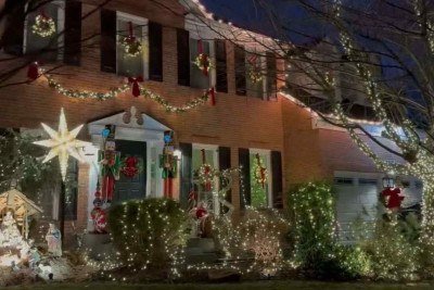 Decoração de Natal da família que levou multa por ser exagerada demais -  (crédito: ABC News / reprodução)