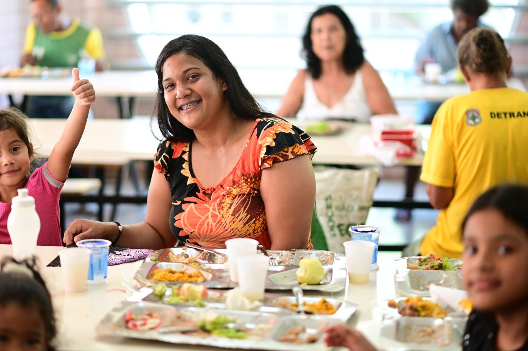 Grazielly Ribeiro, com as filhas Thalita, Katarina e Abigail