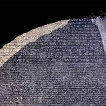 Pedra de Roseta, o fragmento de granito que revelou segredos da civilização egípcia -  - Reprodução de curadores do Mureu Britãnico