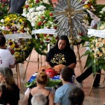 Caixão de Teuda Bara foi decorado com símbolos de suas paixões - Leandro Couri/EM/D.A Press
