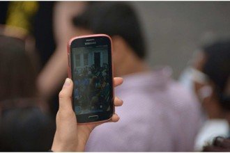 Entusiasmo com IA convive com riscos ao bem-estar digital, aponta estudo