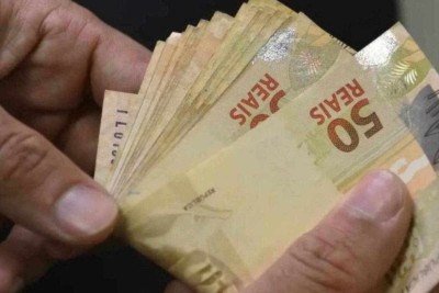 Valor de R$ 1.621 representa reajuste de R$ 103 em relação ao salário mínimo atual, de R$ 1.518, pago em 2025
 -  (crédito: Marcello Casal Jr/Agência Brasil)
