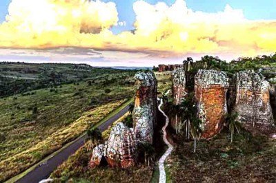 O Parque Estadual de Vila Velha, localizado em Ponta Grossa, no Paraná, se tornou um destino popular para a prática do ecoturismo no Brasil. Conheça! -  (crédito: Reprodução do Instagram @parquevilavelha)