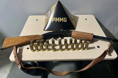 Arma usada no crime foi apreendida -  (crédito: PMMG)