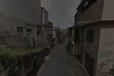 Beco Dez onde o homem de 36 anos morreu após confronto com policiais. Ele tinha consigo uma arma e várias drogas -  (crédito: Reprodução Google StreetView)
