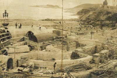 Faça chuva ou faça sol, o Forte de Copacabana segue imponente na orla e pronto para ser apreciado por quem visita o bairro que é o principal destino turístico do Rio. A fortificação, construída para proteger a Baía de Guanabara e que completou 111 anos em 28/09/2025, sediou momentos marcantes da história militar. -  (crédito: divulgação)