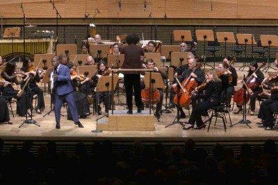 Fundada em 1842, a Orquestra Filarmônica de Nova Iorque estreou em 7 de dezembro do mesmo ano, ou seja, está para fazer 183 anos. Ela é uma das instituições culturais mais importantes dos Estados Unidos.  -  (crédito: Youtube/New York Philharmonic)